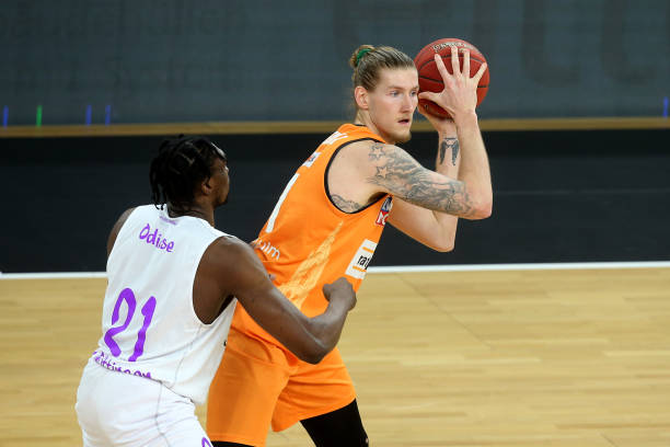 让主帅哈维 让主帅哈维