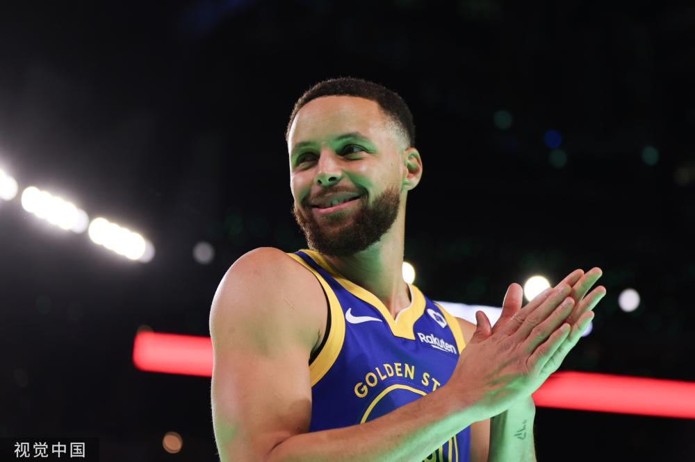 两位年轻中 两位年轻中