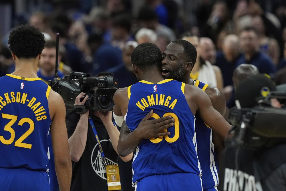 替补球员必 替补球员必